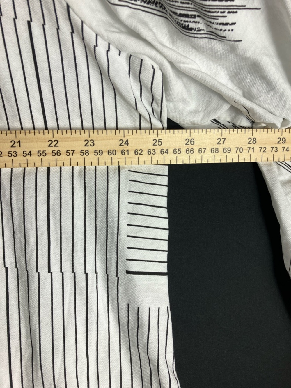 NorthStyle White Tunic with Black Abstract Linear and Dot Print - Picture 8 of 11